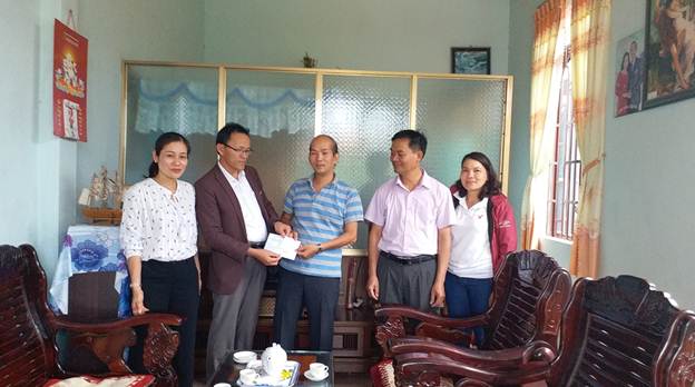 Công đoàn Ngành Giáo dục Lâm Đồng thăm và tặng quà cho nhà giáo bị bệnh hiểm nghèo nhân dịp khai giảng năm học mới 2018 - 2019