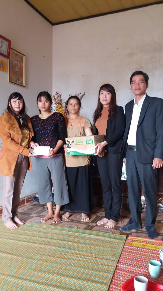 Công đoàn cơ sở Trường THPT Phan Bội Châu thăm và hỗ trợ gia đình nhà giáo có hoàn cảnh khó khăn