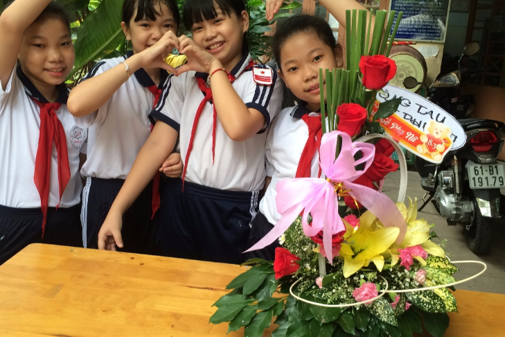 Trường tổ chức hội thi cắm hoa - Chào mừng ngày Quốc tế Phụ nữ 8-3
