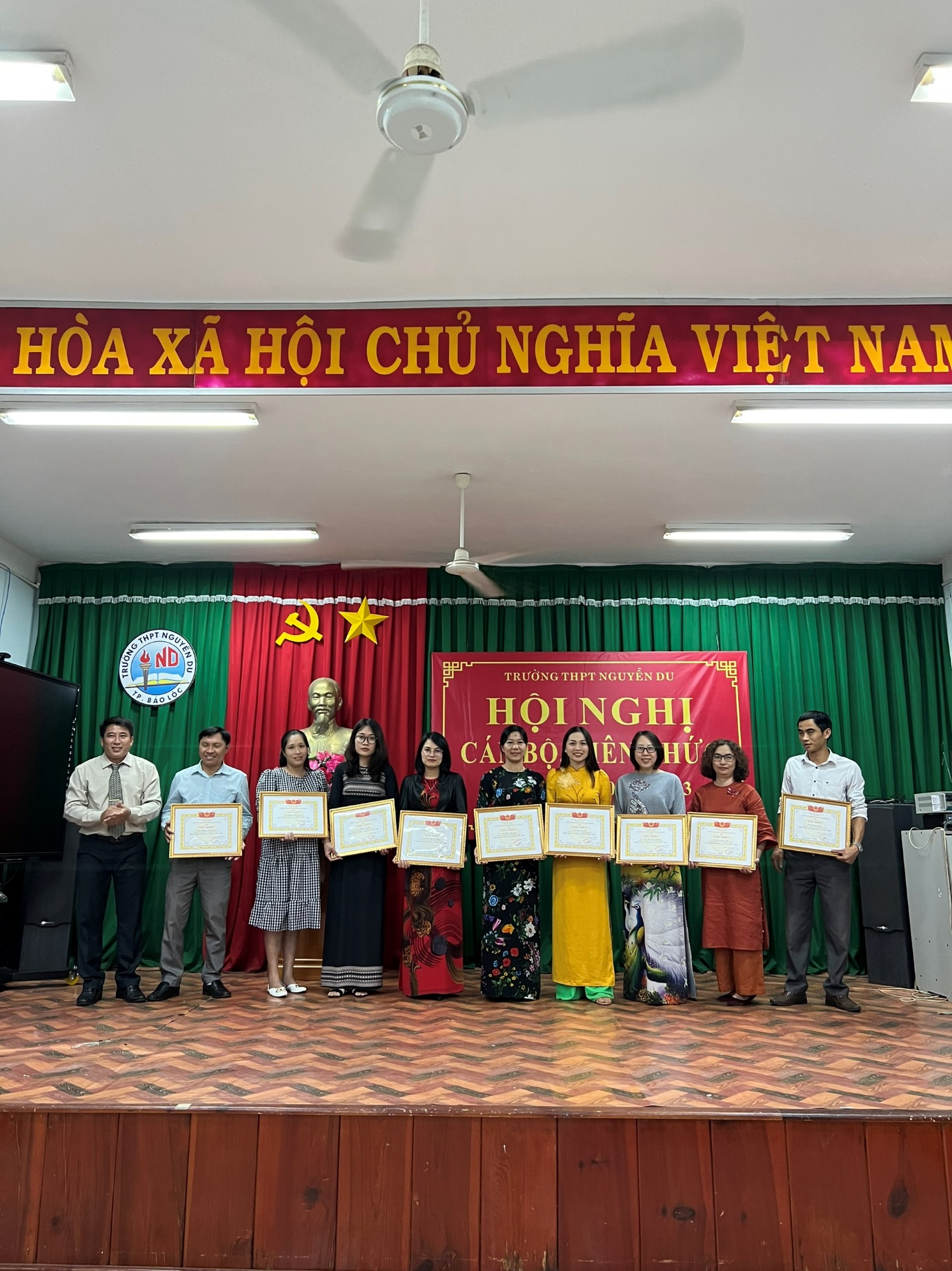 Trường THPT Nguyễn Du tổ chức Hội nghị cán bộ, viên chức năm học 2022 – 2023