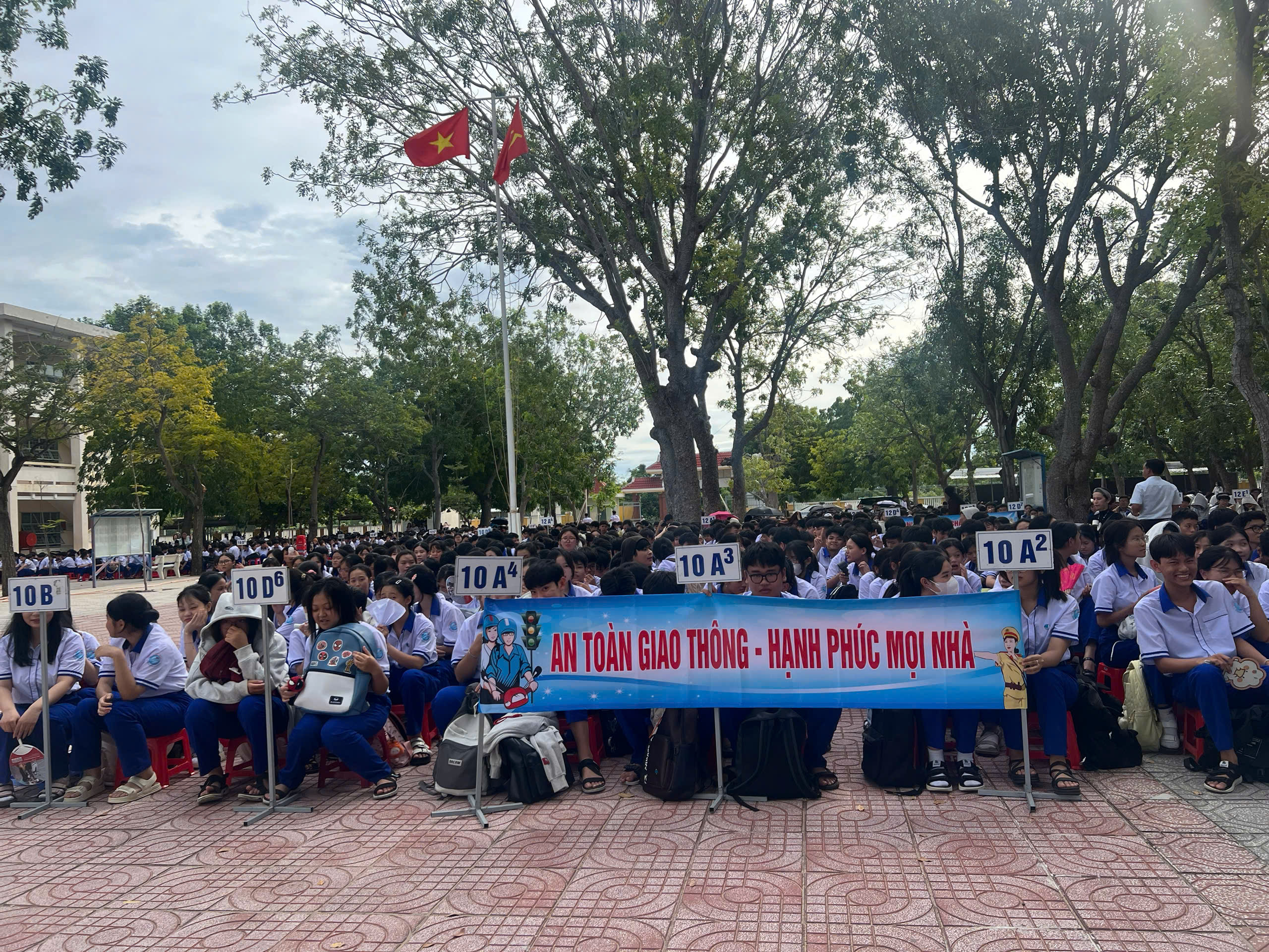 Sở Giáo dục và Đào tạo Lâm Đồng triển khai tuyên truyền, phổ biến giáo dục pháp luật về công tác bảo đảm trật tự, an toàn giao thông trong trường học năm học 2025 - 2026