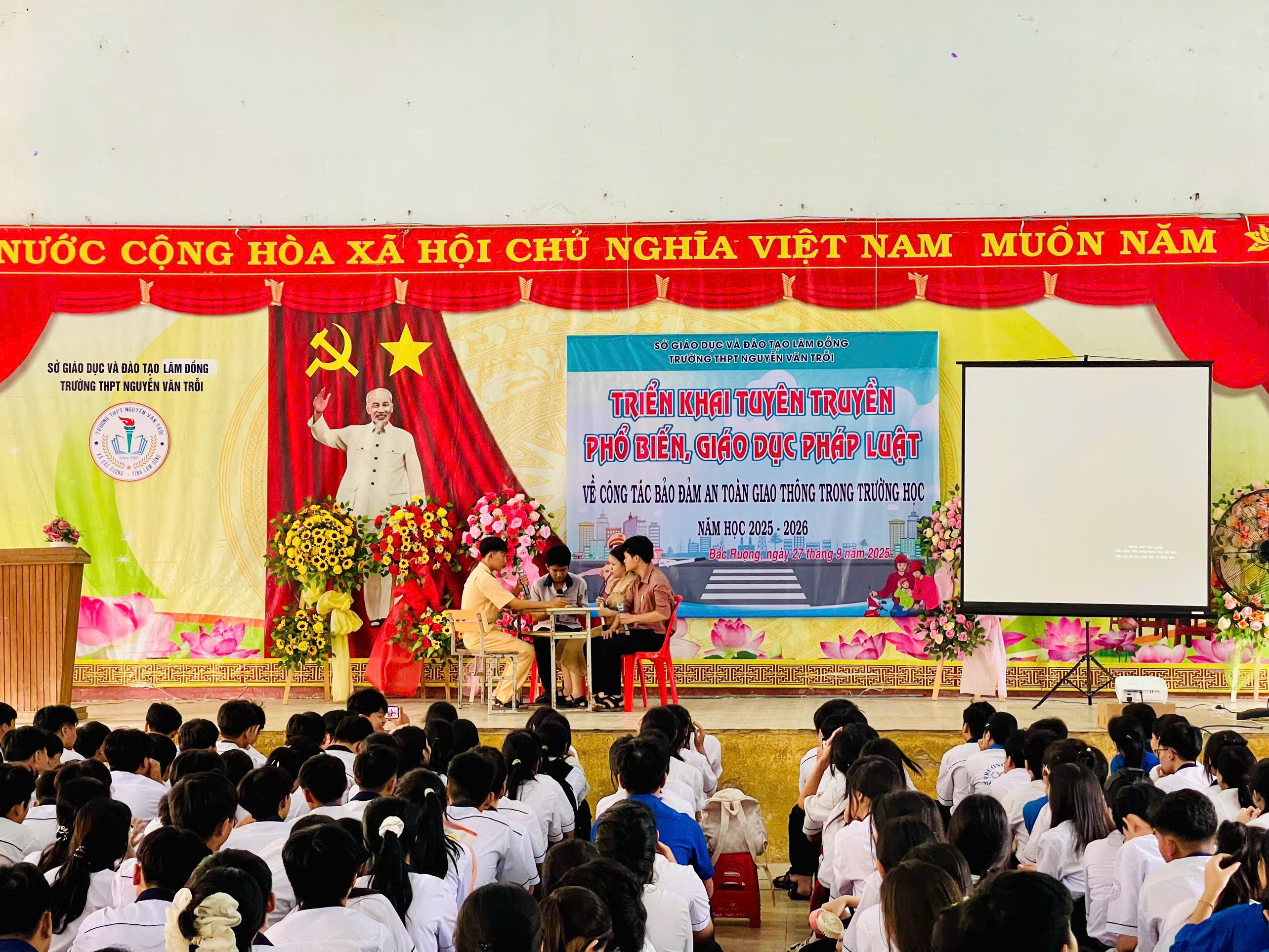Sở Giáo dục và Đào tạo Lâm Đồng triển khai tuyên truyền, phổ biến giáo dục pháp luật về an toàn giao thông trong trường học năm học 2025 - 2026