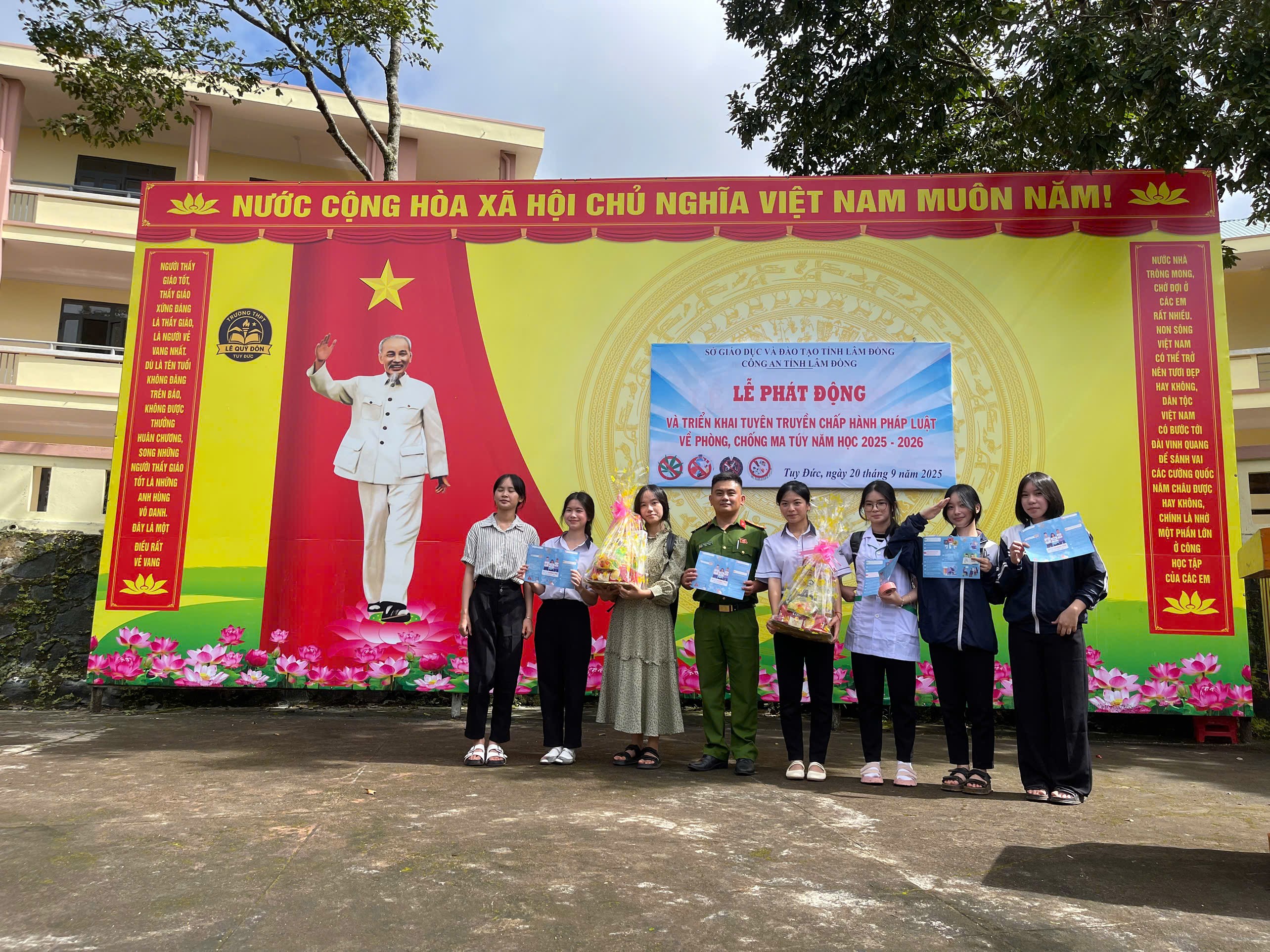 Sở Giáo dục và Đào tạo Lâm Đồng triển khai tuyên truyền, phổ biến giáo dục pháp luật về phòng, chống ma túy tại Trường THPT Lê Quý Đôn  trên địa bàn xã Tuy Đức, xã giáp biên giới nước Campuchia