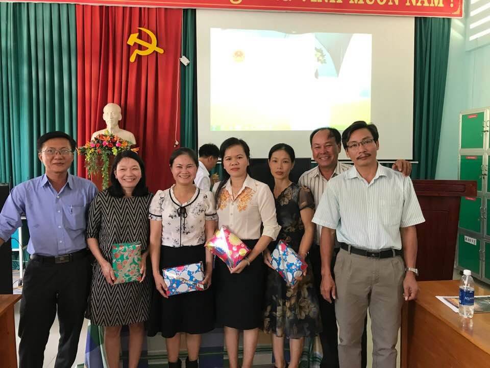 Nữ CB-GV-CNV-NLĐ CĐCS Trường THPT Đạ Huoai hướng tới  Kỷ niệm 90 năm Ngày thành lập Hội Liên hiệp Phụ nữ Việt Nam
