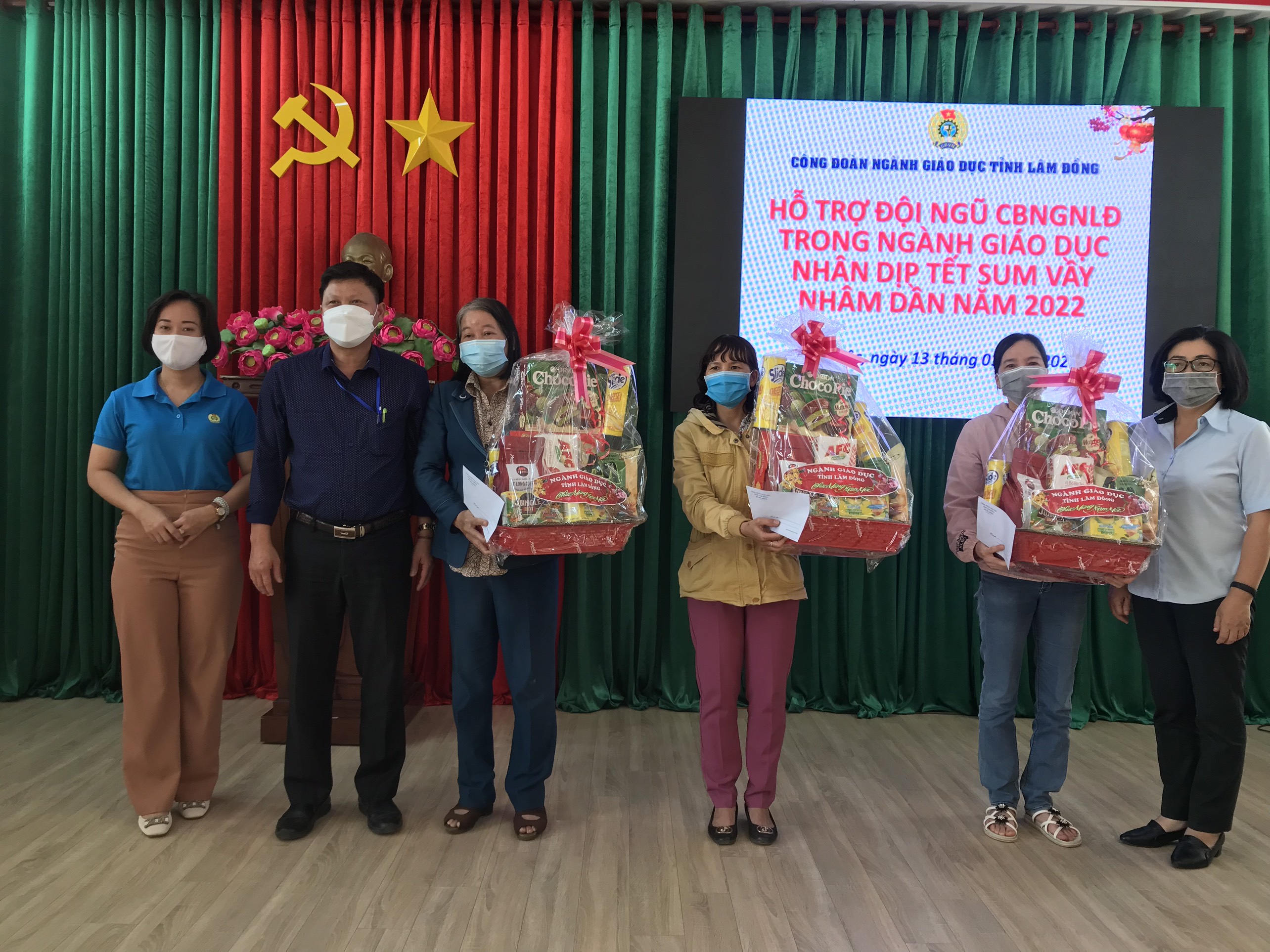 Công đoàn Giáo dục tỉnh Lâm Đồng hướng về Nhà giáo, người lao động nhân dịp Tết Nhâm Dần 2022