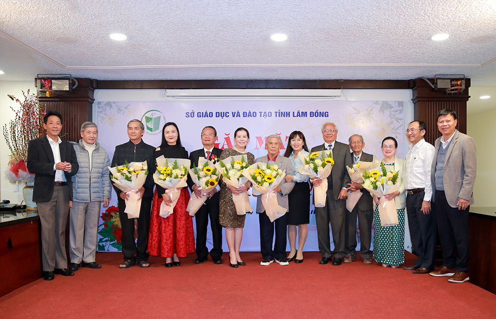 Gặp mặt truyền thống kỷ niệm 41 năm Ngày Nhà giáo Việt Nam