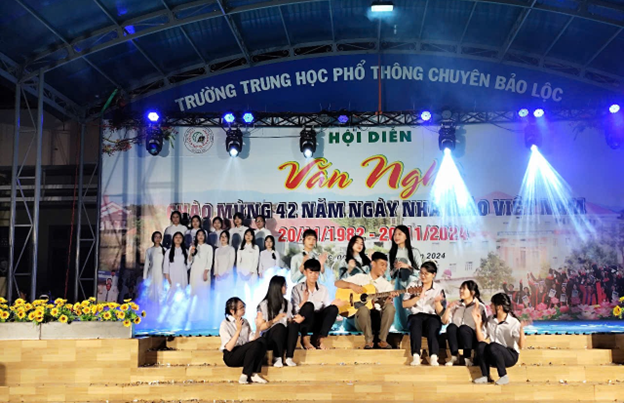 TRƯỜNG THPT CHUYÊN BẢO LỘC TỔ CHỨC HỘI DIỄN VĂN NGHỆ CHÀO MỪNG KỈ NIỆM 42 NĂM NGÀY NHÀ GIÁO VIỆT NAM 20/11