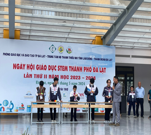 ĐOÀN VIÊN CÔNG ĐOÀN VÀ HỌC SINH TRƯỜNG THCS & THPT ĐỐNG ĐA TÍCH CỰC THAM GIA NGÀY HỘI GIÁO DỤC STEM THÀNH PHỐ ĐÀ LẠT LẦN THỨ II NĂM 2023- 2024.