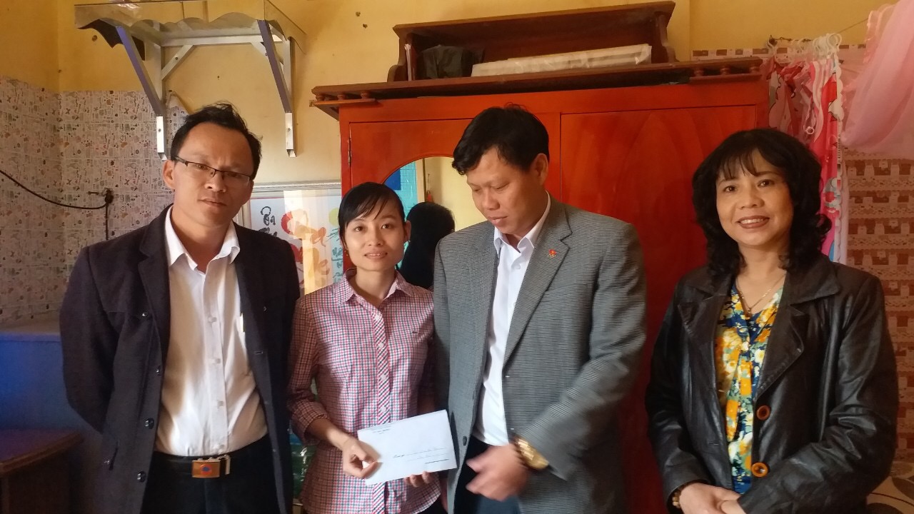 Lãnh đạo Sở GDĐT và Công đoàn giáo dục Lâm Đồng chăm lo đời sống nhà giáo và người lao động nhân dịp tết Kỷ Hợi 2019