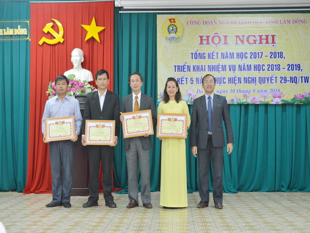 Công đoàn Giáo dục tỉnh Lâm Đồng tổ chức Tổng kết hoạt động công đoàn năm học 2017-2018, triển khai phương hướng, nhiệm vụ năm học 2018-2019 và Sơ kết 05 năm thực hiện Nghị quyết 29-NQ/TW. 
