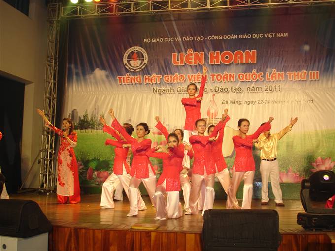 Đoàn Văn nghệ Ngành Giáo dục và Đào tạo Lâm Đồng tham dự Hội thi Tiếng hát giáo viên toàn quốc lần thứ III 