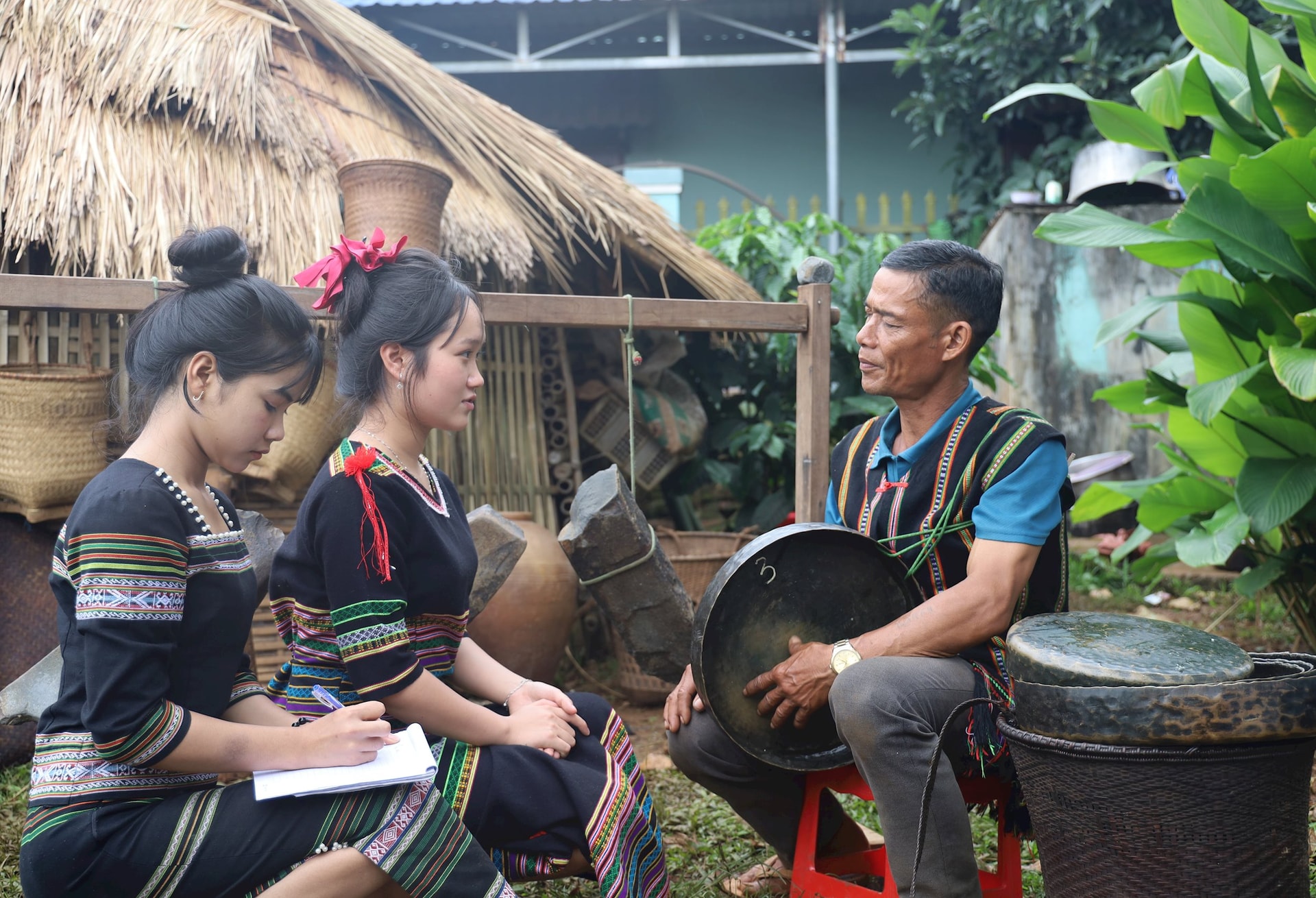 Lan tỏa bản sắc dân tộc qua đề tài nghiên cứu khoa học của học sinh