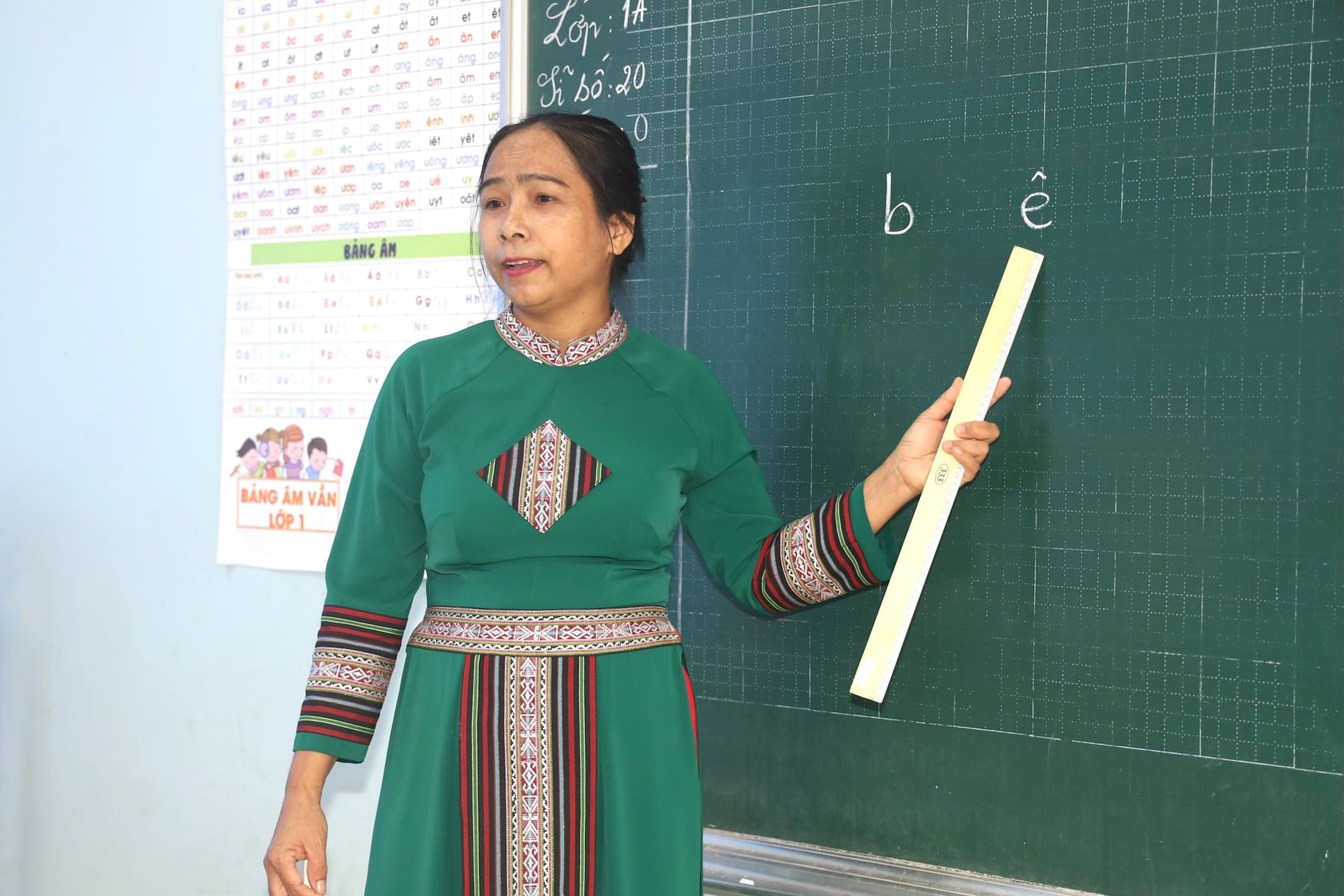 Cô giáo H’Dơk Lúp hơn 30 năm miệt mài dạy tiếng Ê đê