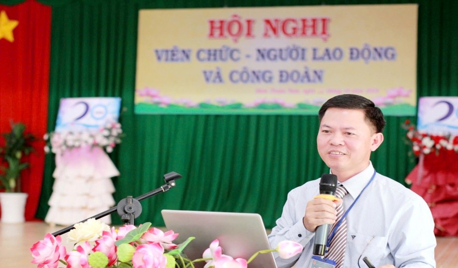 Thầy Hoàng Trung Thông: Lãnh Đạo Tận Tâm, Đổi Mới Sáng Tạo
