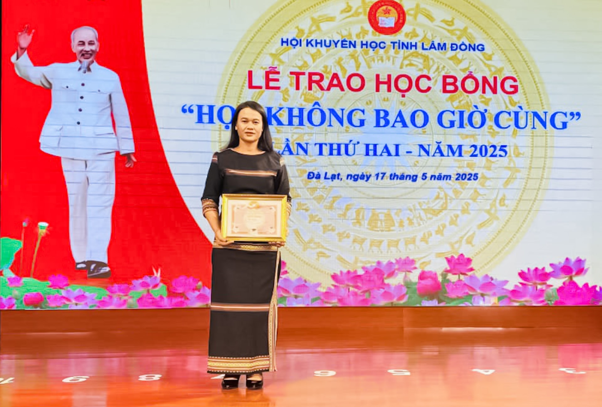 Cô giáo K’ho miệt mài gieo chữ trên quê hương