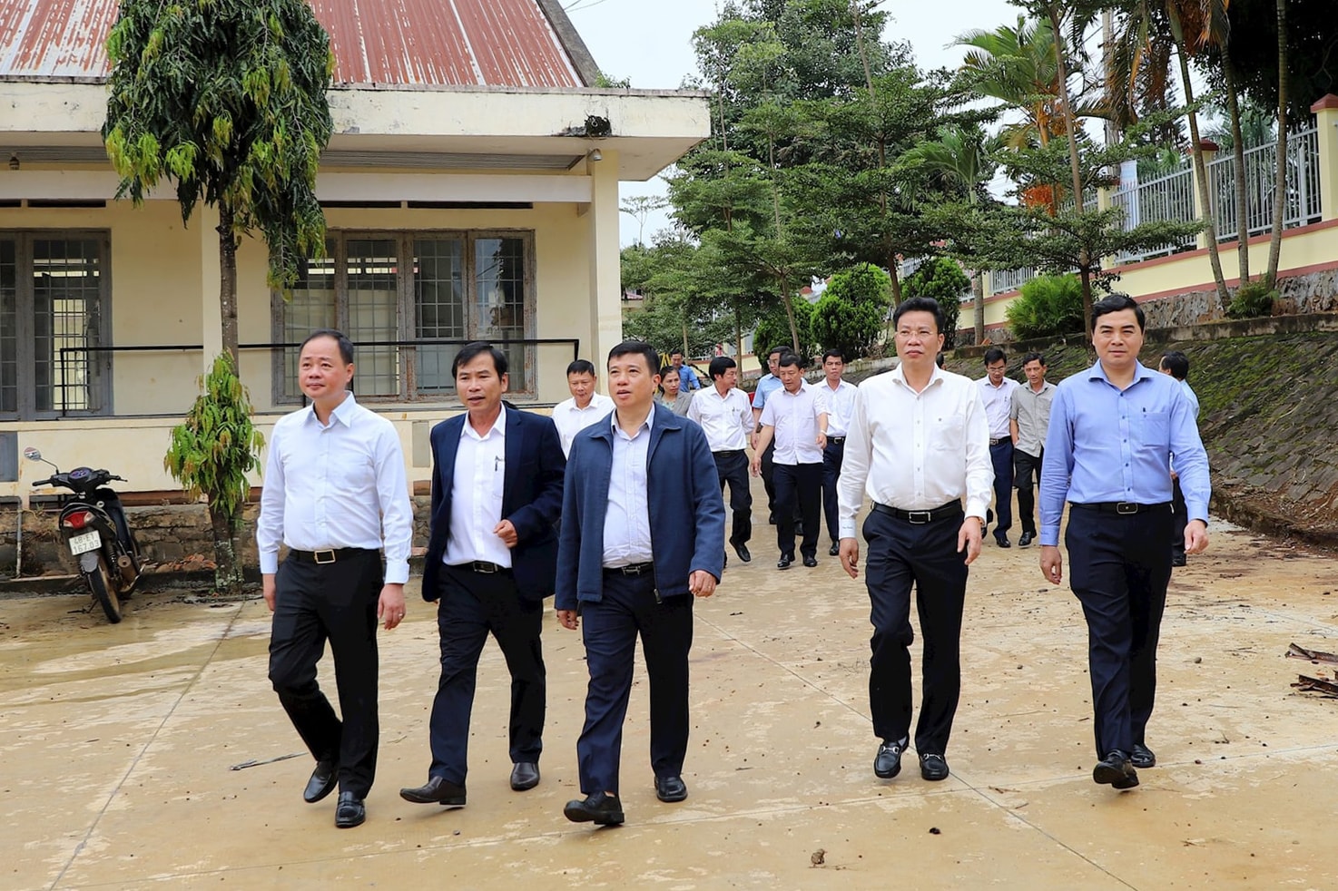 Lãnh đạo tỉnh Lâm Đồng khảo sát khu vực xây trường học liên cấp