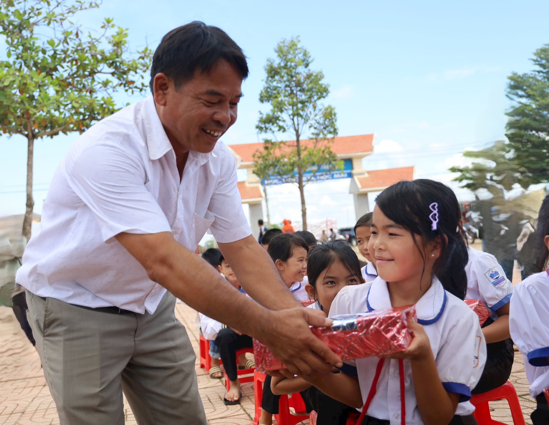 Vùng biên giới tỉnh sẵn sàng cho năm học mới