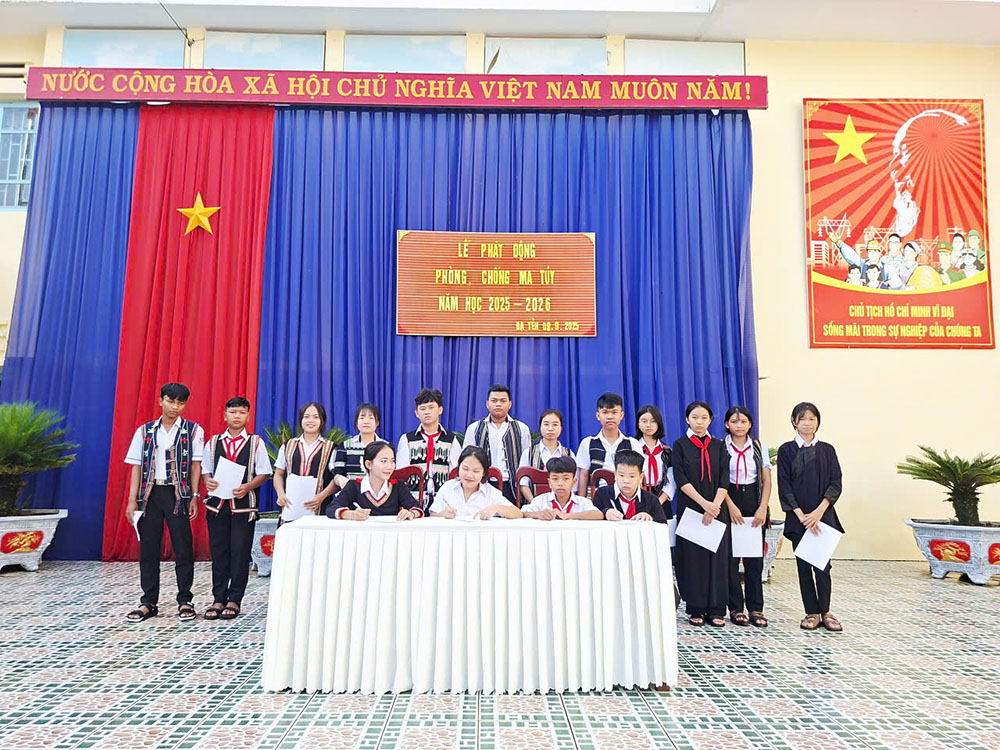 Trường PTDTNT THCS và THPT Đạ Tẻh phát động phong trào phòng, chống ma túy năm học 2025 – 2026