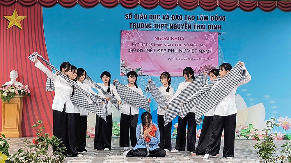   Người phụ nữ Việt – Nguồn cảm hứng lan tỏa trong ngoại khóa 20/10 của Trường THPT Nguyễn Thái Bình