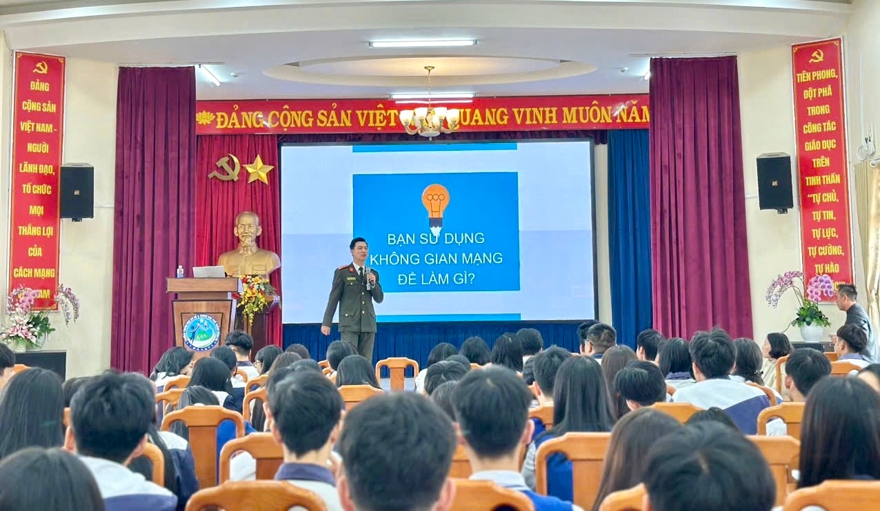 Bồi dưỡng kỹ năng công tác bảo vệ nền tảng tư tưởng của Đảng cho học sinh phường Lang Biang - Đà Lạt