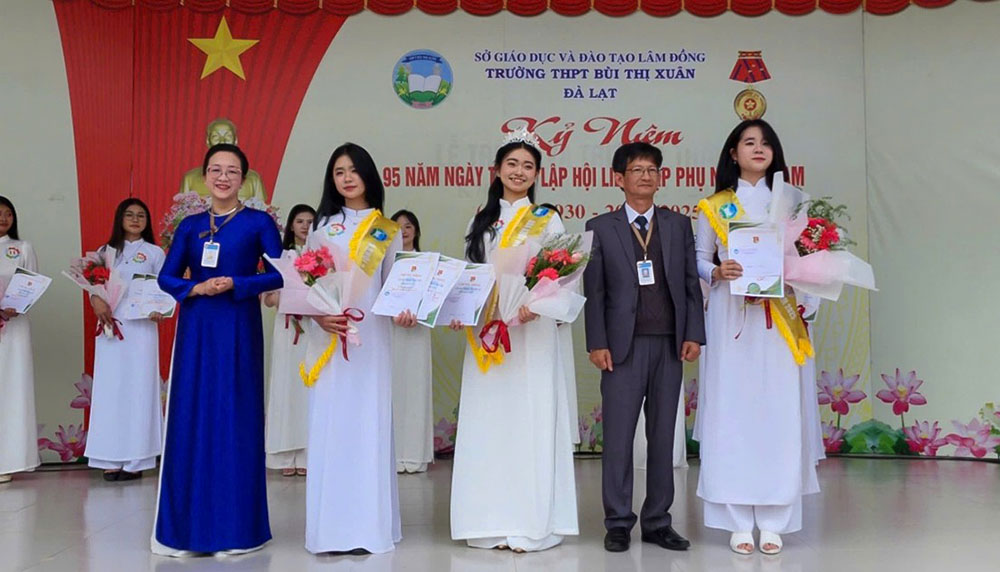 Nét đẹp áo dài – Tỏa sáng nữ sinh Bùi Thị Xuân trong ngày 20/10 rực rỡ