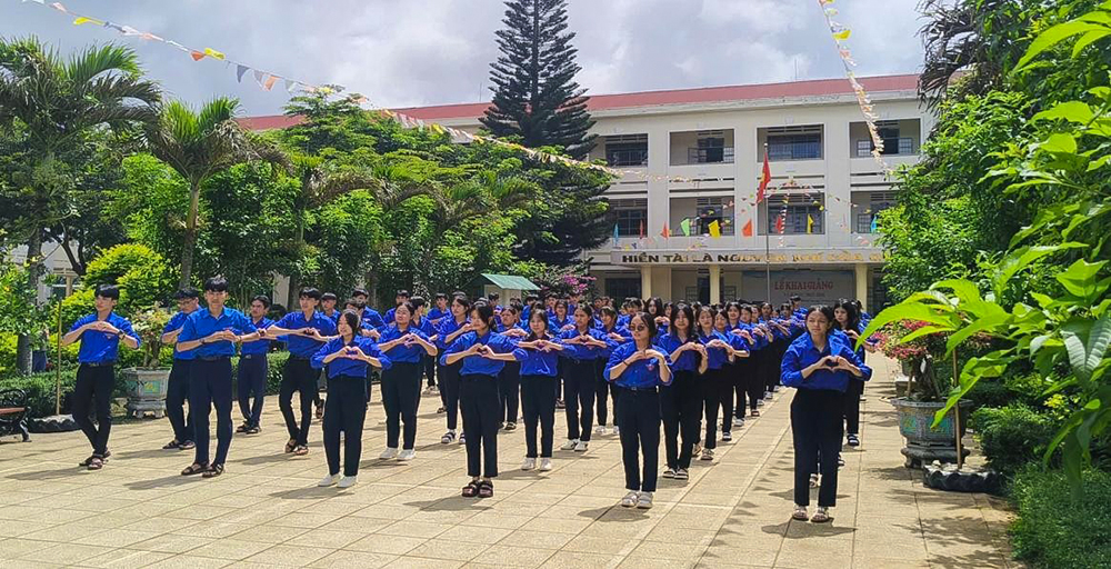   Thầy và trò Trường THPT Pró thi đua lập thành tích chào mừng Đại hội Đảng bộ tỉnh Lâm Đồng lần thứ I, nhiệm kỳ 2025–2030
