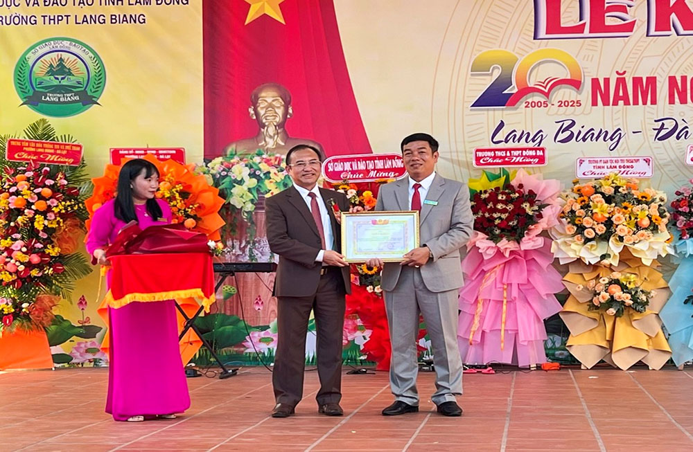 20 năm xây dựng và phát triển: THPT Lang Biang viết tiếp hành trình tri thức