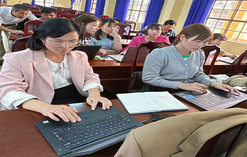 Tập huấn ứng dụng CNTT và trí tuệ nhân tạo trong giảng dạy tại Trường THPT Lang Biang