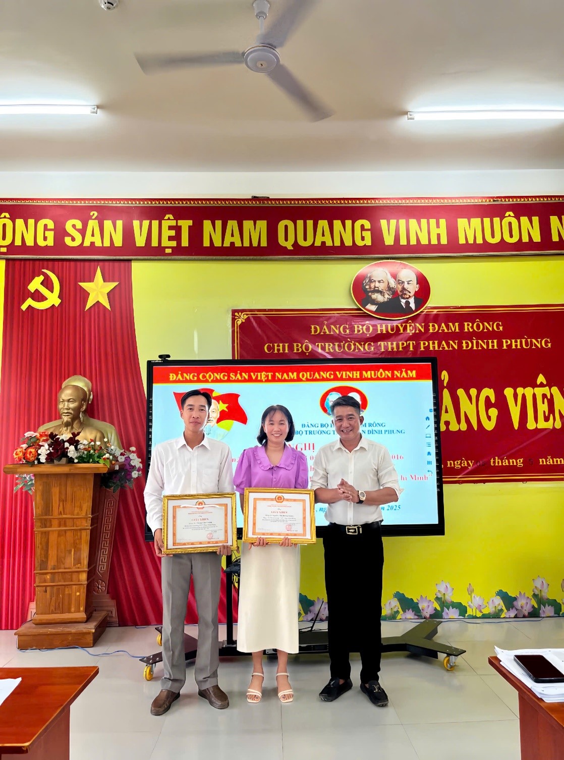 Trường THPT Phan Đình Phùng (Đam Rông) tổng kết 10 năm thực hiện Chỉ thị 05 về học tập và làm theo Bác