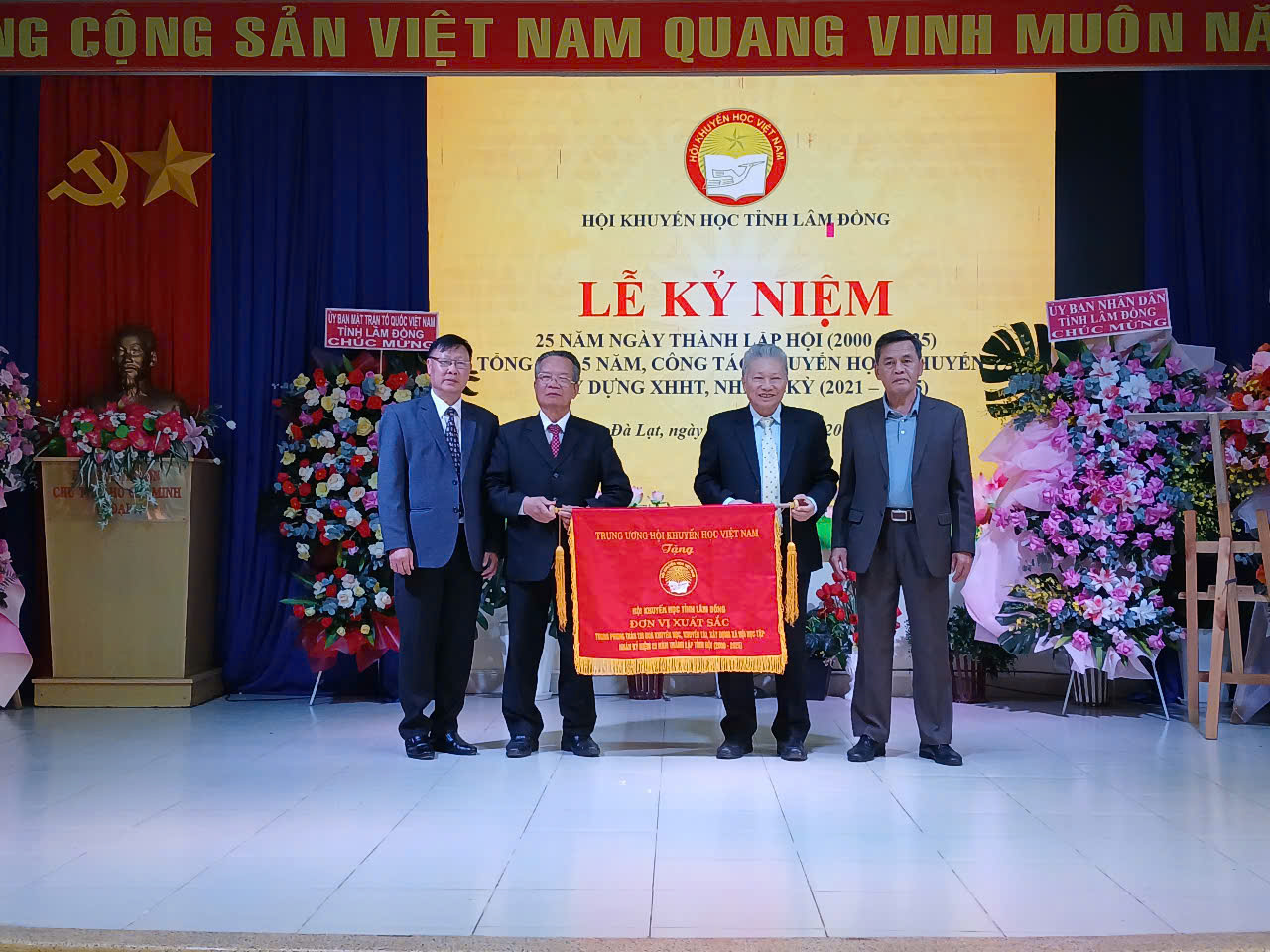 Tổng kết 5 năm công tác khuyến học, khuyến tài và kỷ niệm 25 năm ngày thành lập Hội Khuyến học tỉnh