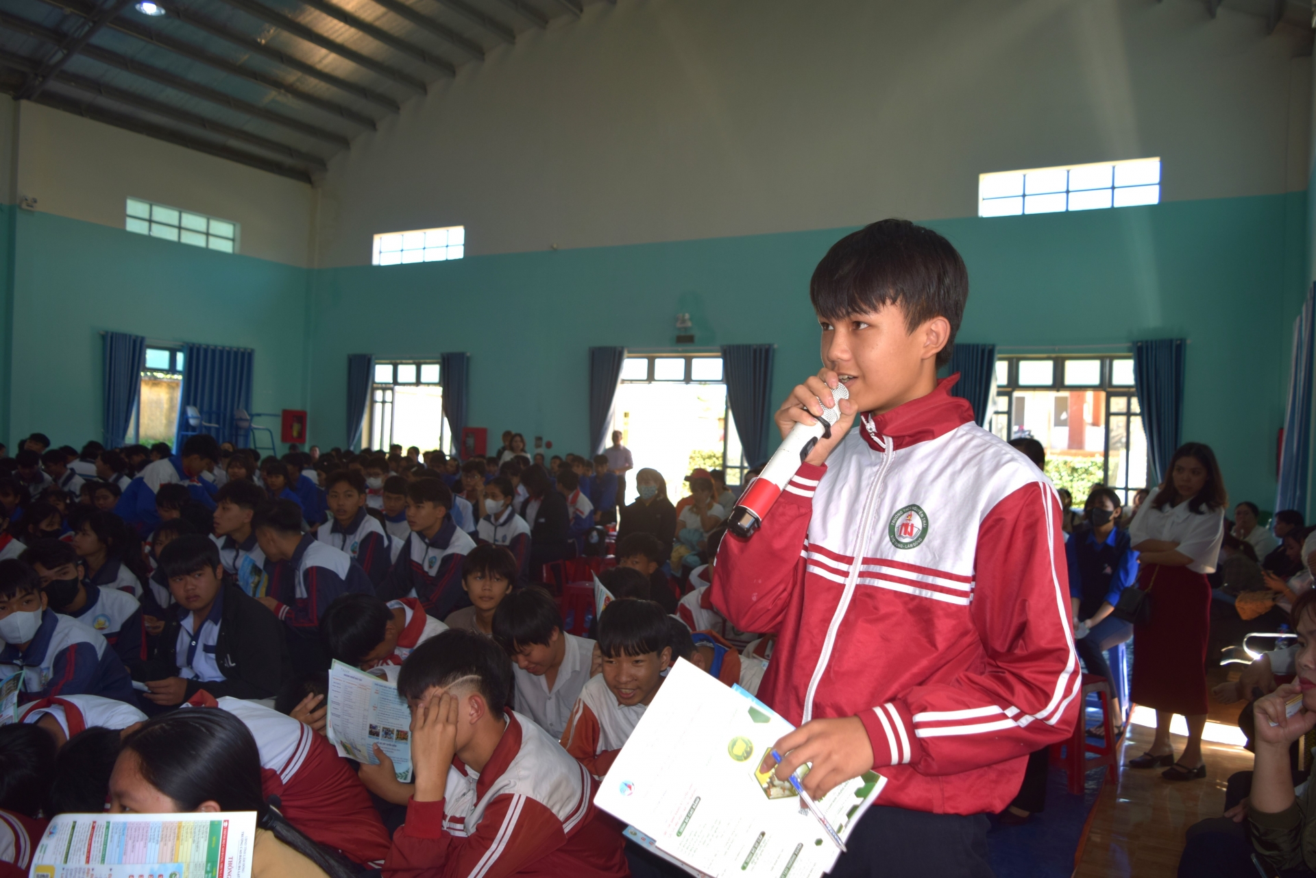 Đức Trọng: Hơn 400 học sinh tham gia Ngày hội Tư vấn tuyển sinh và thị trường lao động