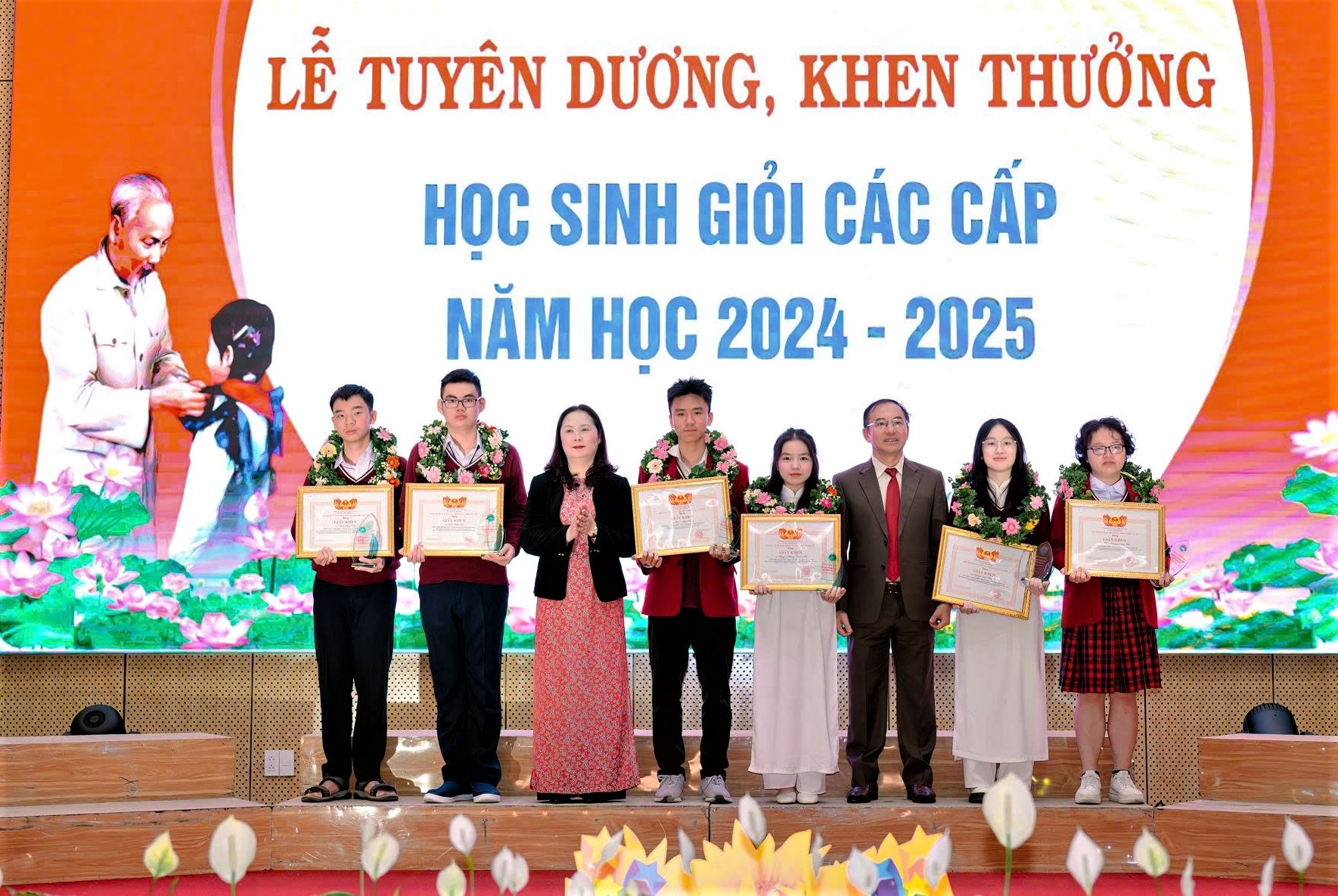 Đà Lạt: Khen thưởng 525 học sinh giỏi tiêu biểu năm học 2024 - 2025
