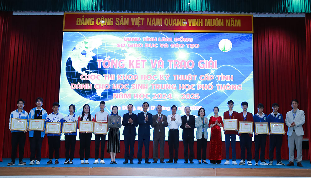  Trao giải Cuộc thi Khoa học kỹ thuật dành cho học sinh trung học phổ thông tỉnh Lâm Đồng lần thứ XVII, năm học 2024-2025