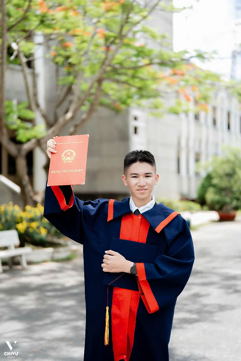 Trần Vĩnh Khang – Thủ khoa khối D07, niềm tự hào của Trường THPT Chuyên Thăng Long